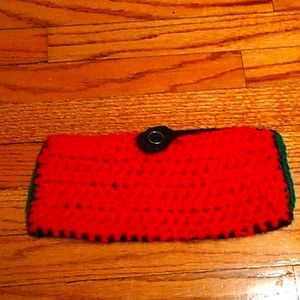 Knitted clutch